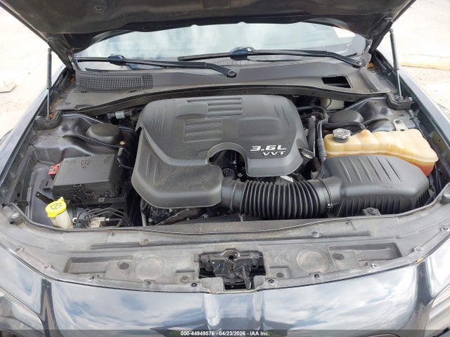 44949576 :رقم المزاد ، 2C3CCABG8JH266680 vin ، 2018 Chrysler 300 300s مزاد بيع