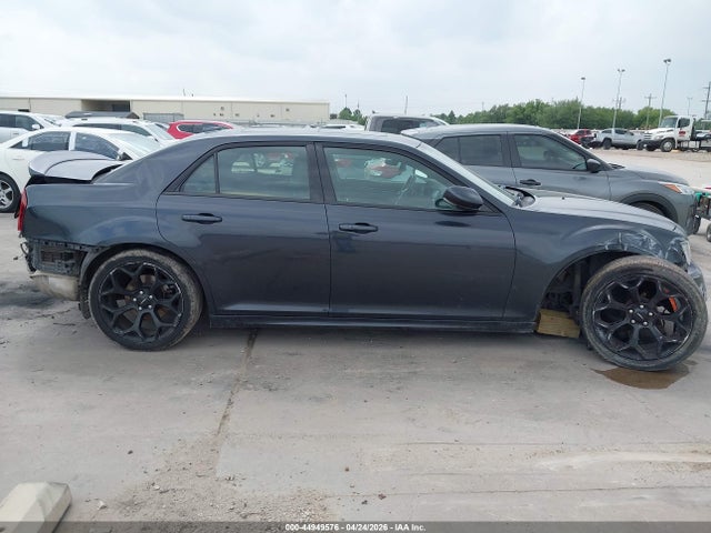 44949576 :رقم المزاد ، 2C3CCABG8JH266680 vin ، 2018 Chrysler 300 300s مزاد بيع