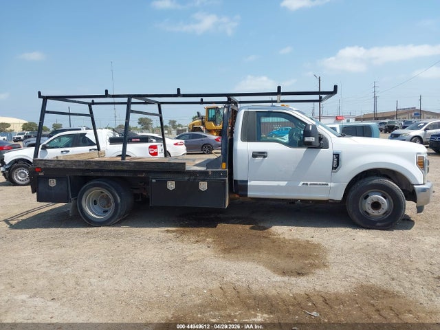 Ford F-350 Chassis Xl 2018 1FDRF3GTXJEC66584 Image 14