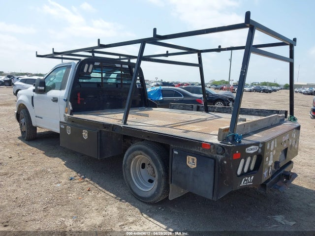 Ford F-350 Chassis Xl 2018 1FDRF3GTXJEC66584 Image 3