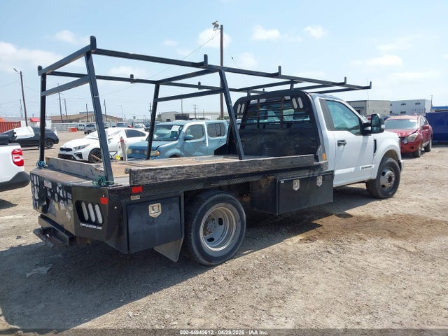 Ford F-350 Chassis Xl 2018 1FDRF3GTXJEC66584 Image 4