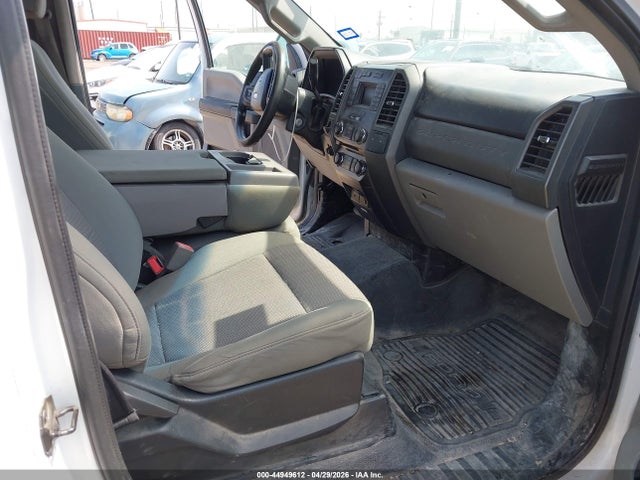 Ford F-350 Chassis Xl 2018 1FDRF3GTXJEC66584 Image 6