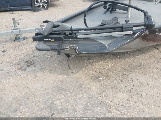 44949659 :رقم المزاد ، BUJ10080J314 vin ، 2014 Tracker Pt190tx مزاد بيع