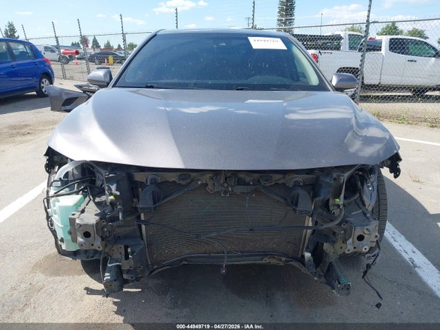 4T1B11HK3JU649119 Toyota CAMRY SE