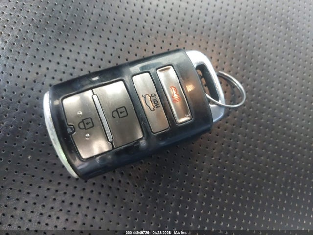 Auction sale of the 2015 Kia Cadenza Premium, vin: KNALN4D7XF5176205, lot number: 44949729