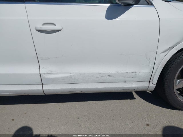 Продажа на аукционе авто 2015 Audi Q3 2.0t Premium Plus, vin: WA1BFCFS4FR013012, номер лота: 44949754