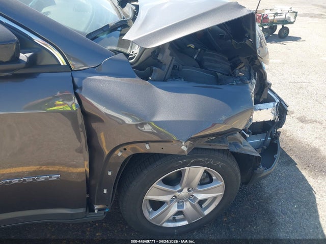 44949771 :رقم المزاد ، 3C4NJCBB0NT229016 vin ، 2022 Jeep Compass Latitude Fwd مزاد بيع