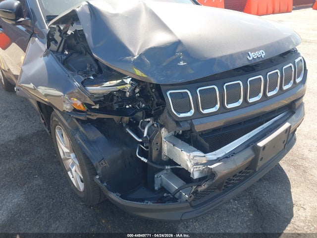 44949771 :رقم المزاد ، 3C4NJCBB0NT229016 vin ، 2022 Jeep Compass Latitude Fwd مزاد بيع