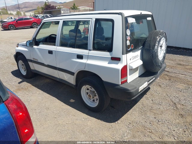 44949816 :رقم المزاد ، 2CNBJ1360T6908077 vin ، 1996 Geo Tracker مزاد بيع