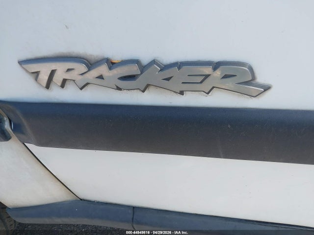 44949816 :رقم المزاد ، 2CNBJ1360T6908077 vin ، 1996 Geo Tracker مزاد بيع