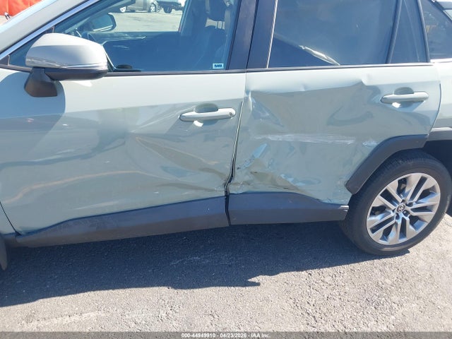 2022 Toyota Rav4 Xle Premium მანქანა იყიდება აუქციონზე, vin: 2T3C1RFV1NW218582, აუქციონის ნომერი: 44949910