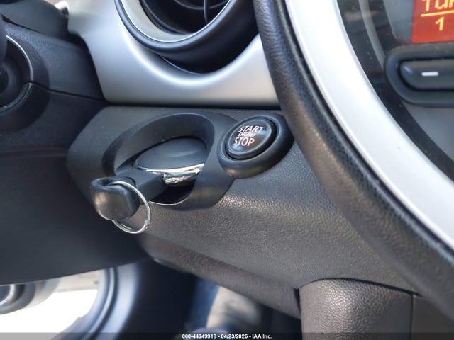 Продаж на аукціоні авто 2011 Mini Cooper, vin: WMWSU3C58BTX96095, номер лоту: 44949918