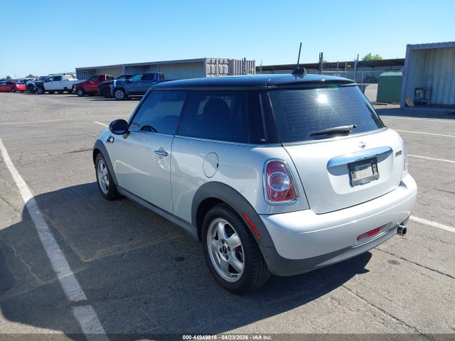 Продаж на аукціоні авто 2011 Mini Cooper, vin: WMWSU3C58BTX96095, номер лоту: 44949918