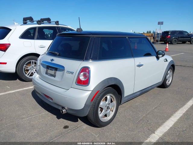 Продаж на аукціоні авто 2011 Mini Cooper, vin: WMWSU3C58BTX96095, номер лоту: 44949918