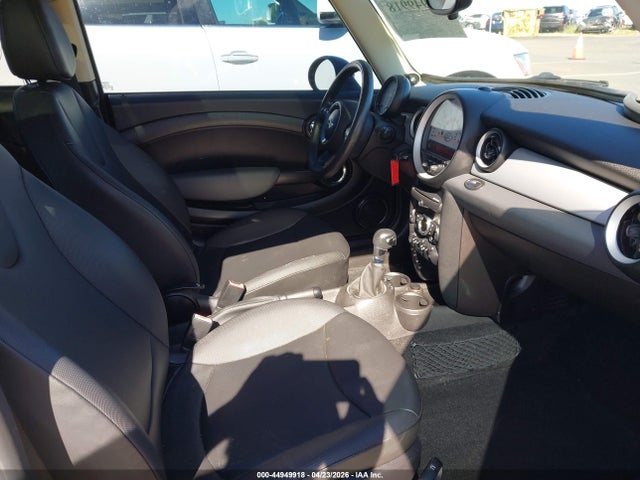 Продаж на аукціоні авто 2011 Mini Cooper, vin: WMWSU3C58BTX96095, номер лоту: 44949918