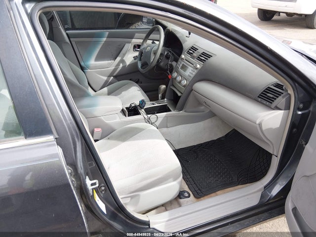 44949925 :رقم المزاد ، 4T1BF3EKXAU049540 vin ، 2010 Toyota Camry Le مزاد بيع