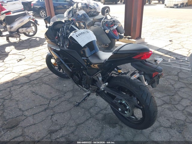 Kawasaki Ex300 B 2014 JKAEX8B10EA006415 Image 3