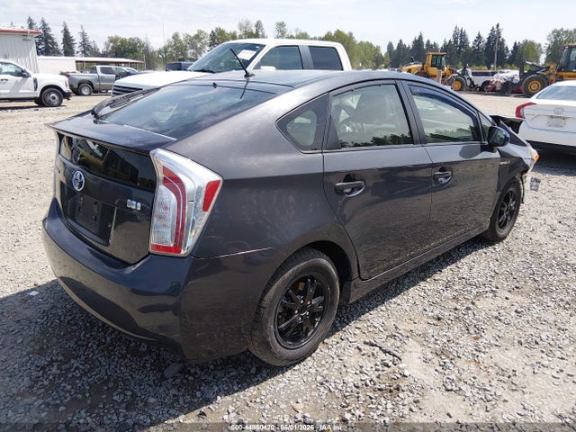 JTDKN3DU3F0439694 Toyota Prius Two