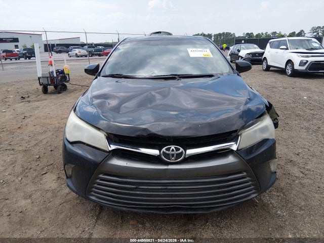 44950821 :رقم المزاد ، 4T1BF1FK6HU340145 vin ، 2017 Toyota Camry Le مزاد بيع