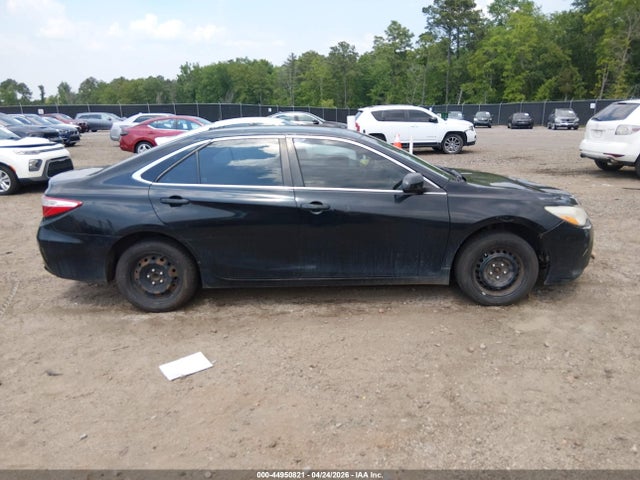44950821 :رقم المزاد ، 4T1BF1FK6HU340145 vin ، 2017 Toyota Camry Le مزاد بيع