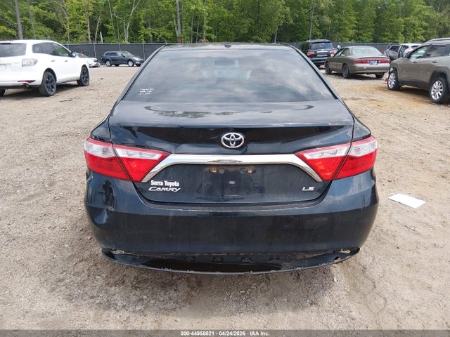 44950821 :رقم المزاد ، 4T1BF1FK6HU340145 vin ، 2017 Toyota Camry Le مزاد بيع
