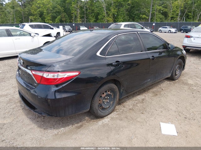 44950821 :رقم المزاد ، 4T1BF1FK6HU340145 vin ، 2017 Toyota Camry Le مزاد بيع