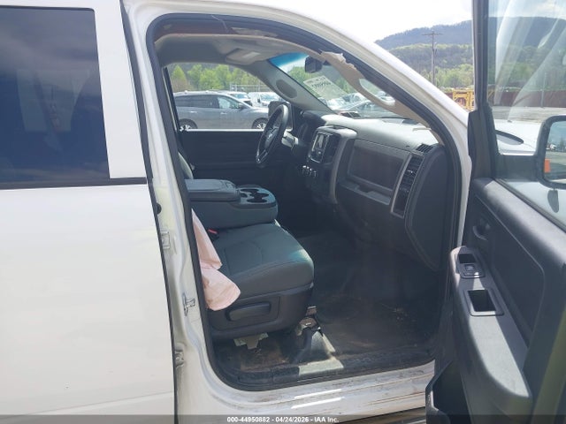 44950882 :رقم المزاد ، 3C6RR7KT2HG689213 vin ، 2017 Ram 1500 Tradesman  4x4 5'7 Box مزاد بيع