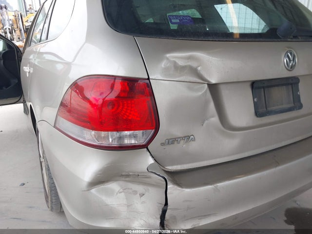 44950940 :رقم المزاد ، 3VWPP7AJ7DM609306 vin ، 2013 Volkswagen Jetta Sportwagen 2.5l Se مزاد بيع