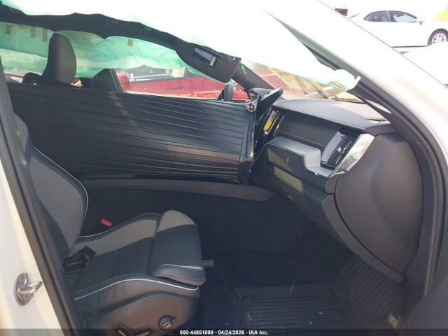 Продаж на аукціоні авто 2022 Volvo Xc60 B6 R-design, vin: YV4062RM5N1071144, номер лоту: 44951098