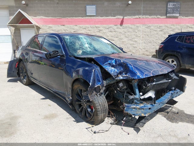 44951217 :رقم المزاد ، 2C3CCARG5FH760699 vin ، 2015 Chrysler 300 Limited مزاد بيع
