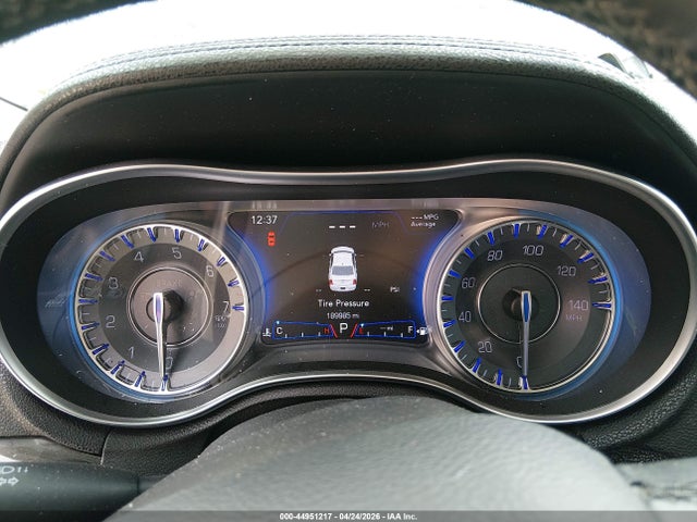 44951217 :رقم المزاد ، 2C3CCARG5FH760699 vin ، 2015 Chrysler 300 Limited مزاد بيع