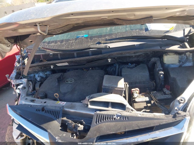 5TDKZ3DC6JS902378 Toyota Sienna Le 8 Passenger