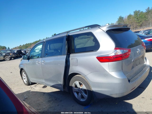 5TDKZ3DC6JS902378 Toyota Sienna Le 8 Passenger