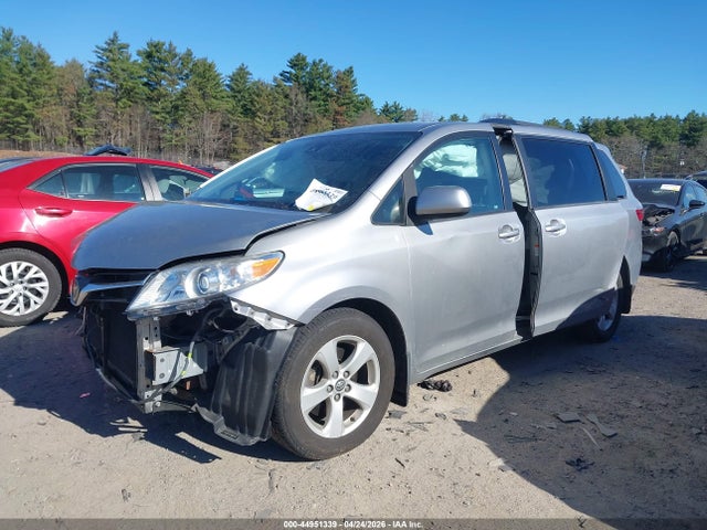 5TDKZ3DC6JS902378 Toyota Sienna Le 8 Passenger