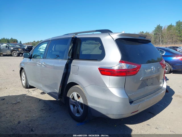 5TDKZ3DC6JS902378 Toyota Sienna Le 8 Passenger