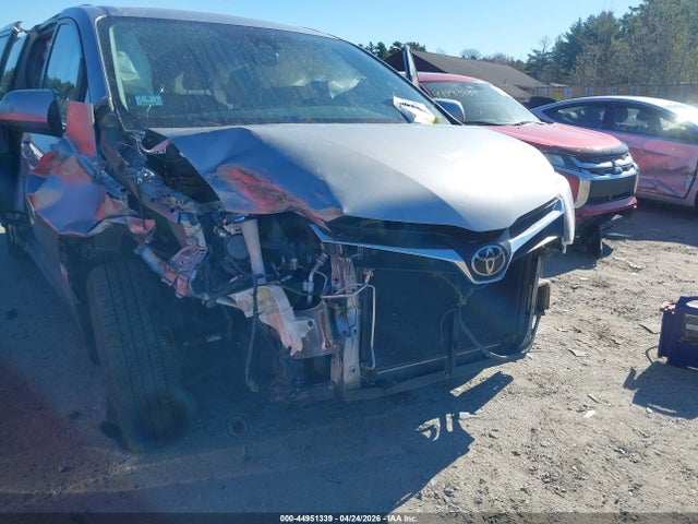 5TDKZ3DC6JS902378 Toyota Sienna Le 8 Passenger