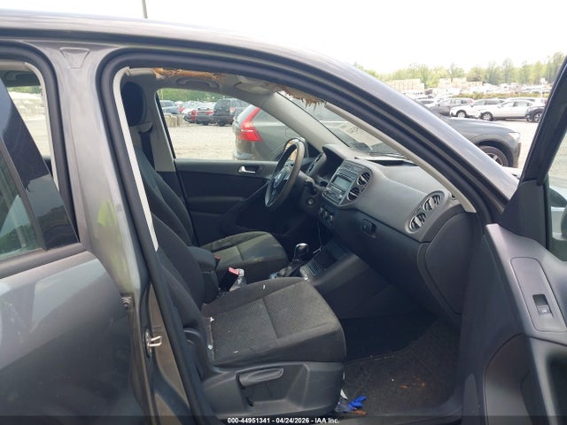44951341 :رقم المزاد ، WVGAV7AX5CW001779 vin ، 2012 Volkswagen Tiguan S مزاد بيع