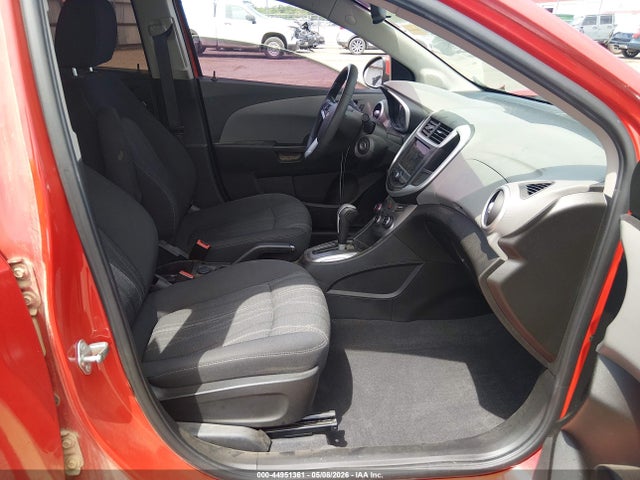 44951361 :رقم المزاد ، 1G1JD5SH3J4122489 vin ، 2018 Chevrolet Sonic Lt Auto مزاد بيع