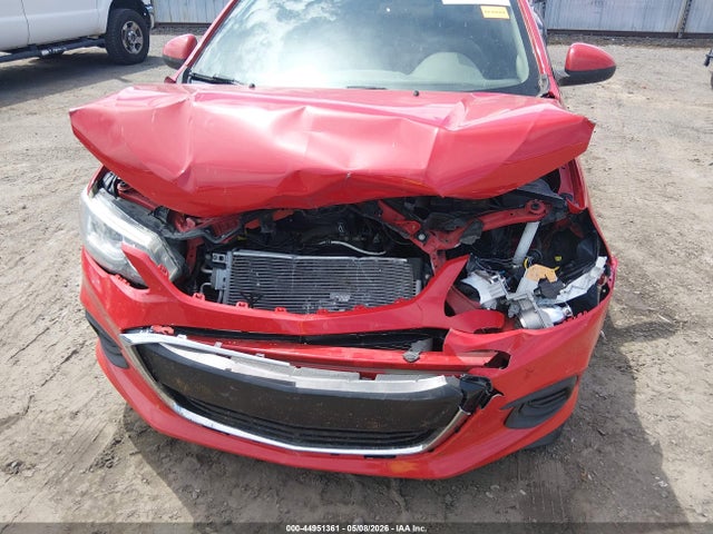 44951361 :رقم المزاد ، 1G1JD5SH3J4122489 vin ، 2018 Chevrolet Sonic Lt Auto مزاد بيع