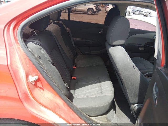 44951361 :رقم المزاد ، 1G1JD5SH3J4122489 vin ، 2018 Chevrolet Sonic Lt Auto مزاد بيع