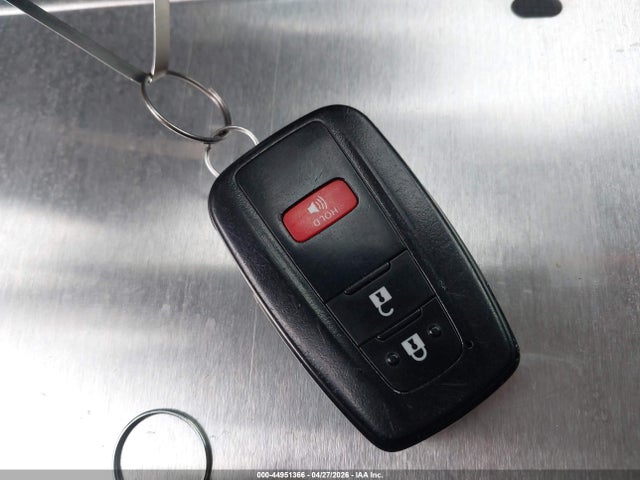 44951366 :رقم المزاد ، 2T3W1RFV9MW128883 vin ، 2021 Toyota Rav4 Xle مزاد بيع