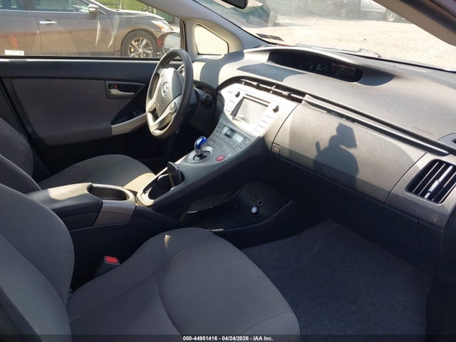 Toyota Prius Three 2015 JTDKN3DU3F1915940 Image 5