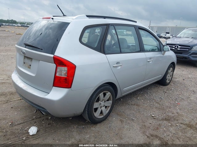 44951520 :رقم المزاد ، KNAFG525977037283 vin ، 2007 Kia Rondo Lx مزاد بيع