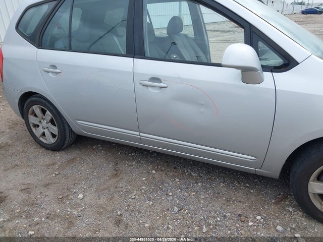 44951520 :رقم المزاد ، KNAFG525977037283 vin ، 2007 Kia Rondo Lx مزاد بيع