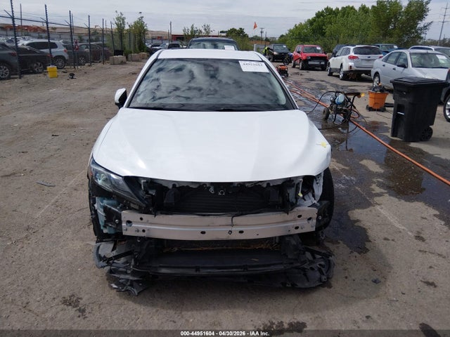 44951604 :رقم المزاد ، 4T1G11AK2MU587636 vin ، 2021 Toyota Camry Se مزاد بيع