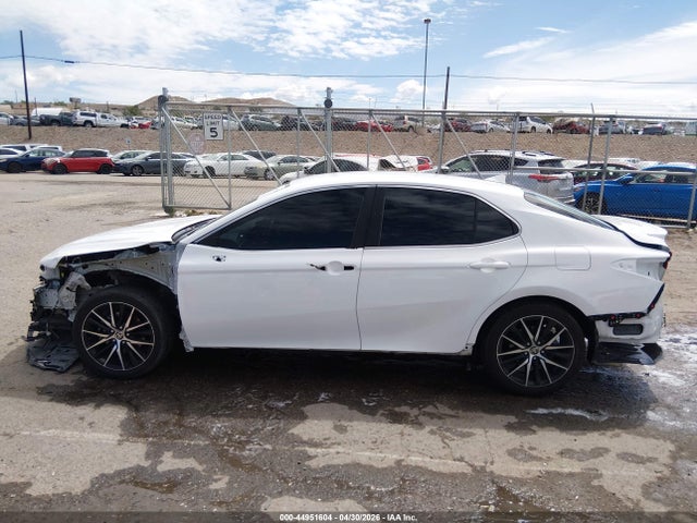 44951604 :رقم المزاد ، 4T1G11AK2MU587636 vin ، 2021 Toyota Camry Se مزاد بيع