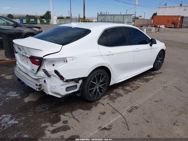 44951604 :رقم المزاد ، 4T1G11AK2MU587636 vin ، 2021 Toyota Camry Se مزاد بيع