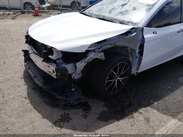 44951604 :رقم المزاد ، 4T1G11AK2MU587636 vin ، 2021 Toyota Camry Se مزاد بيع