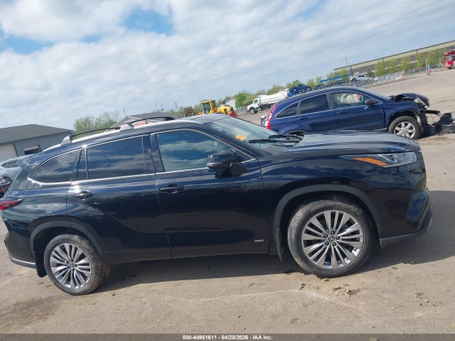 2025 Toyota Highlander Hybrid Platinum მანქანა იყიდება აუქციონზე, vin: 5TDEBRCH9SS655621, აუქციონის ნომერი: 44951611