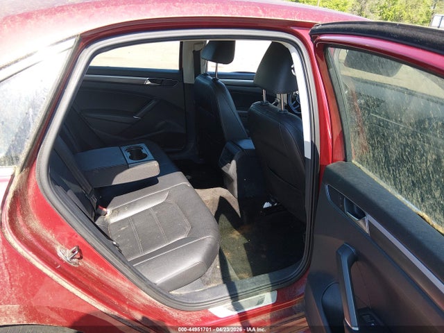 1VWDT7A37HC035457 Volkswagen Passat 1.8t R-line